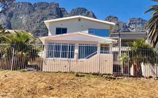 3 Bedroom House in Camps Bay