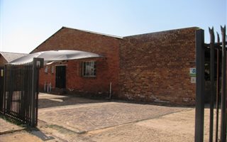 350 m² Commercial space in Erasmus