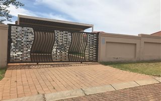3 Bedroom Cluster in Blue Hills