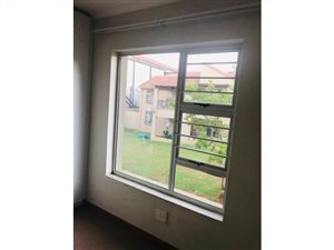 2 Bed Apartment in Hazeldean (Silverlakes Surroundings)