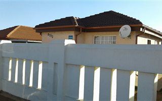 2 Bedroom House in Roodekop
