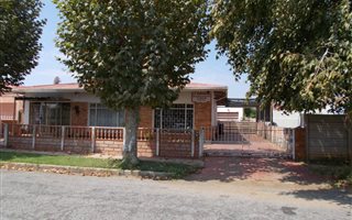 3 Bedroom House in Geduld