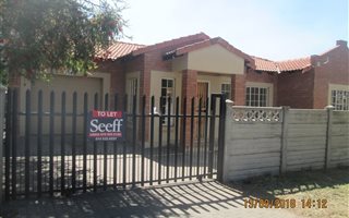 3 Bedroom House in Geelhoutpark