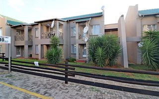 2 Bedroom Apartment in Glen Marais