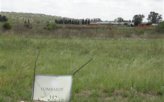 1056 m² Land available in Lombardy Estate