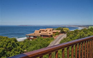 4 Bedroom House in Keurboomstrand