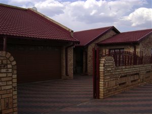 3 Bed House in Jouberton