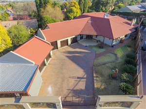 5 Bed House in Eldoraigne