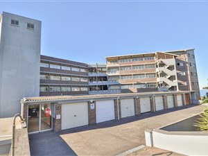 3 Bed Apartment in Athlone Park