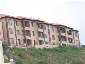 2 Bed Apartment in Constantia Kloof