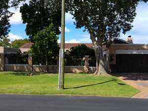 6 Bedroom House in Sunridge Park