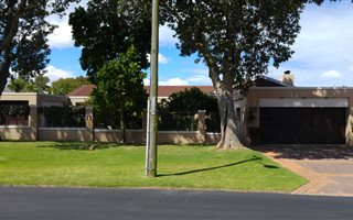 6 Bedroom House in Sunridge Park