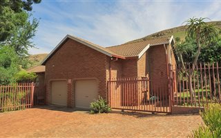 4 Bedroom House in Suiderberg