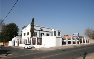 900 m² Commercial space in Kew
