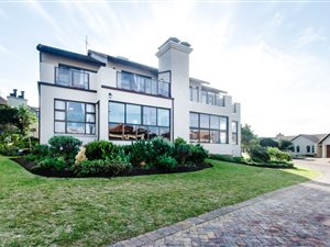 3 Bed Townhouse in Mossel Bay Golf Estate