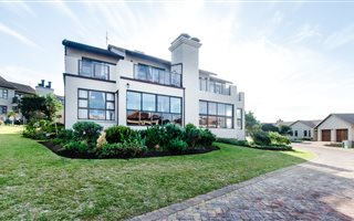 3 Bedroom Townhouse in Mossel Bay Golf Estate