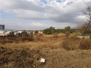 1.3 ha Land available in Paulshof