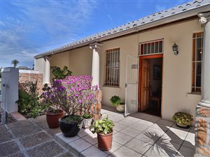 3 Bed House in Muizenberg