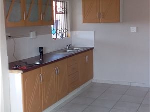 2 Bed Garden Cottage in Woodlands