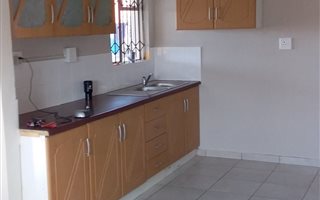 2 Bedroom Garden Cottage in Woodlands