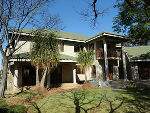 5 Bed House in Silver Lakes Golf Estate