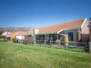 2 Bed House in Fairview Golf Estate