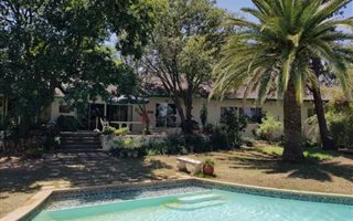 6 Bedroom House in Chartwell