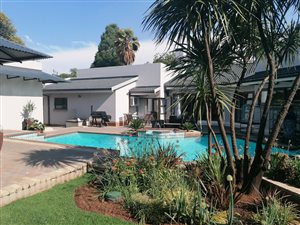 6 Bed House in Alphen Park