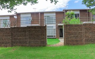 3 Bedroom Townhouse in Grobler Park