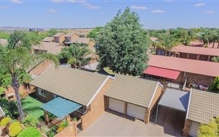 3 Bedroom Simplex in Highveld