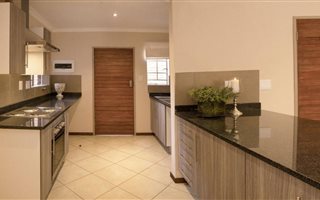 3 Bedroom Simplex in Mooikloof Ridge