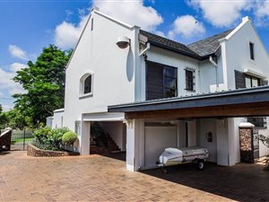 9 Bed House in Waterkloof