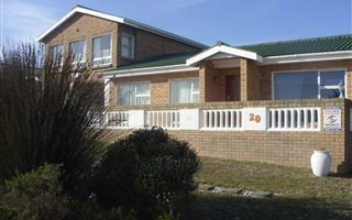 4 Bedroom House in Pearly Beach