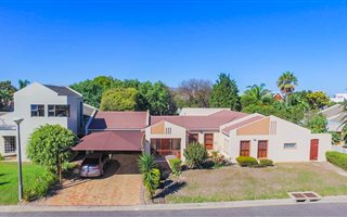 4 Bedroom House in Flamingo Vlei