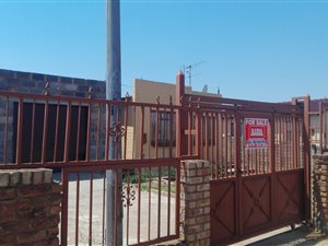 2 Bedroom House in Etwatwa