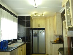 4 Bed House in Evans Park