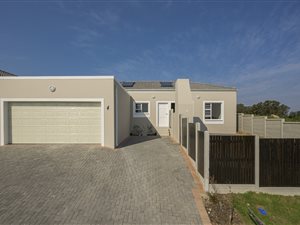 3 Bed House in Westbrook