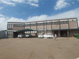 672 m² Industrial space in Jacobs