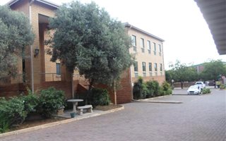 1400 m² Office Space in Irene