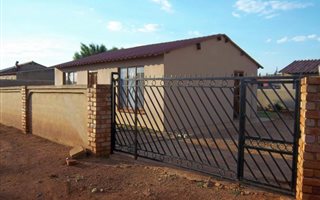 2 Bedroom House in Vosloorus