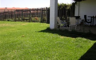 2 Bedroom Garden Cottage in Chartwell AH