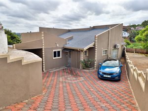 5 Bed House in Lotus Park