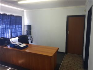 2000 m² Office Space in Ladanna