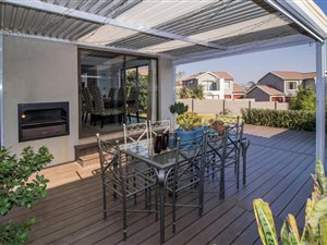 3 Bedroom Townhouse in Eagle Canyon Golf Estate