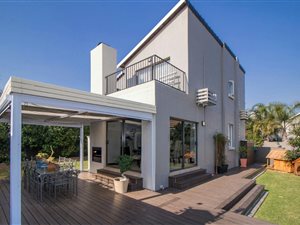 3 Bed Townhouse in Eagle Canyon Golf Estate
