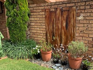 2 Bed Townhouse in Mooikloof Equestrian Estate