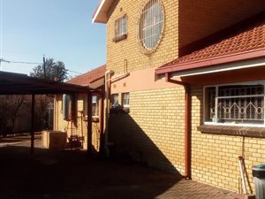 4 Bed House in Lennoxton
