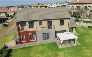 3 Bedroom House in Mooikloof Equestrian Estate