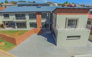 4 Bedroom House in Boardwalk