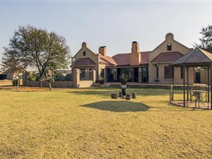 4 Bed House in Waterlake Farm